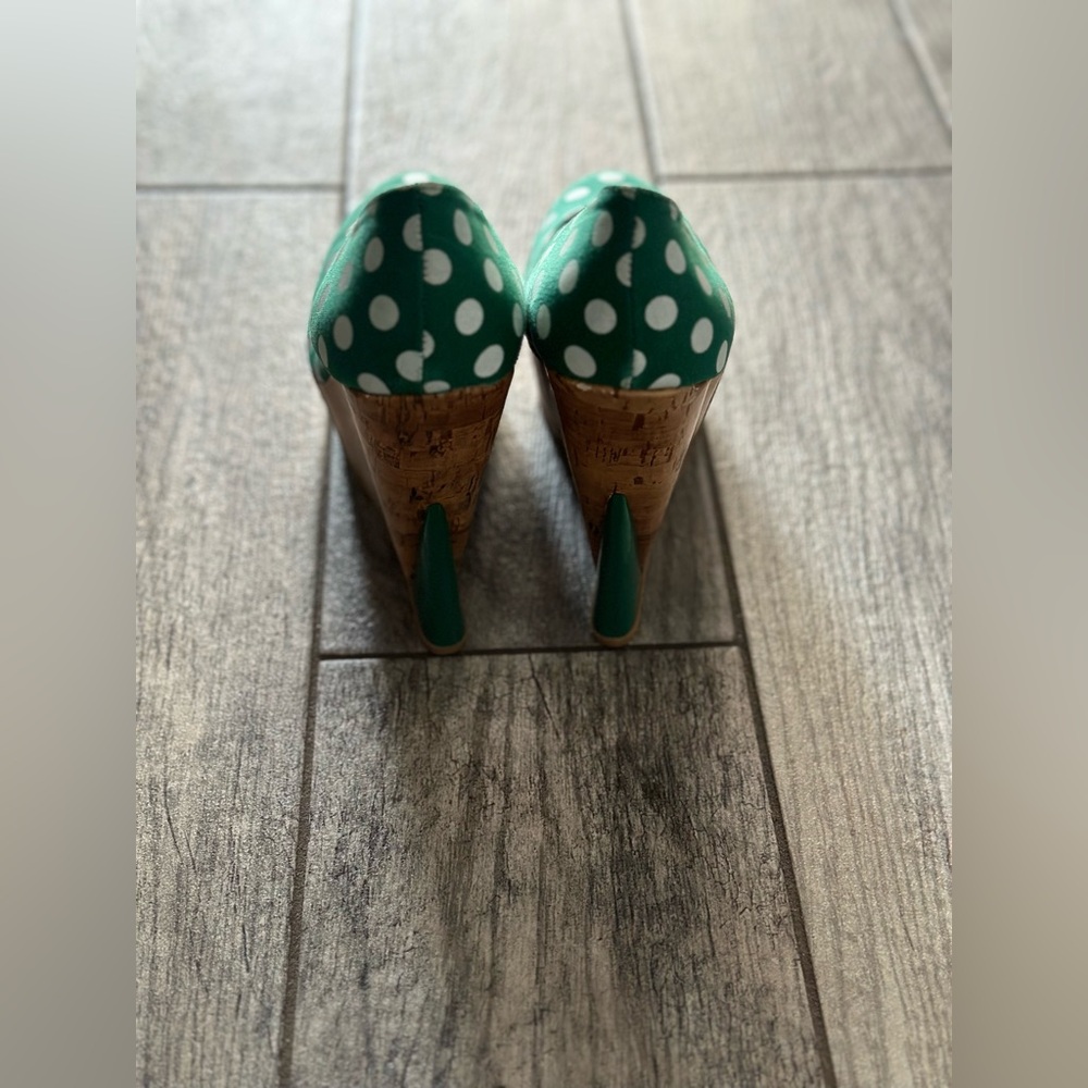 Fahrenheit Green Polka Dot Heels - Picture 3 of 4